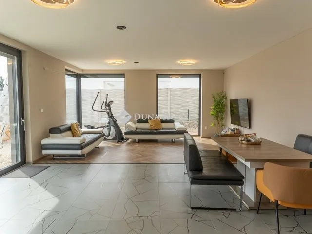 Eladó ház Diósd 300 nm