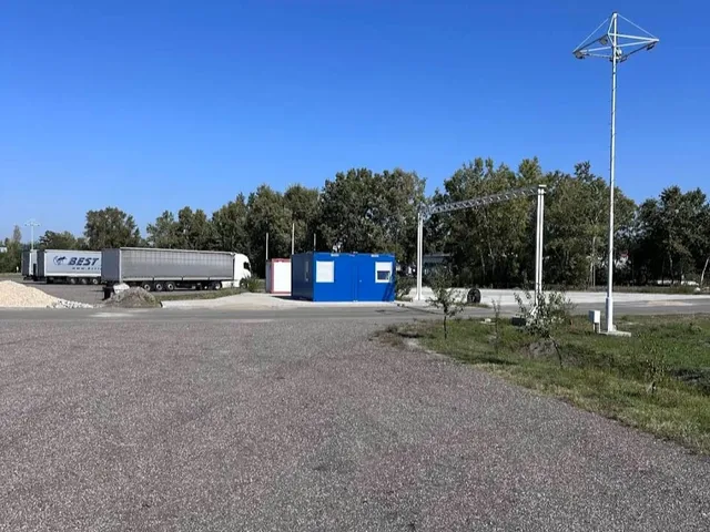 Eladó kereskedelmi és ipari ingatlan Röszke 33200 nm