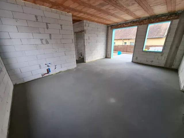 Eladó ház Mende, Pusztaszentistván, Dobó István utca 100 nm