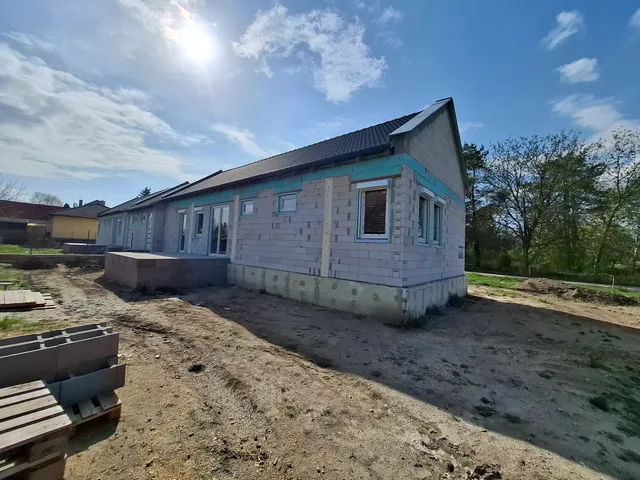 Eladó ház Mende, Pusztaszentistván 100 nm