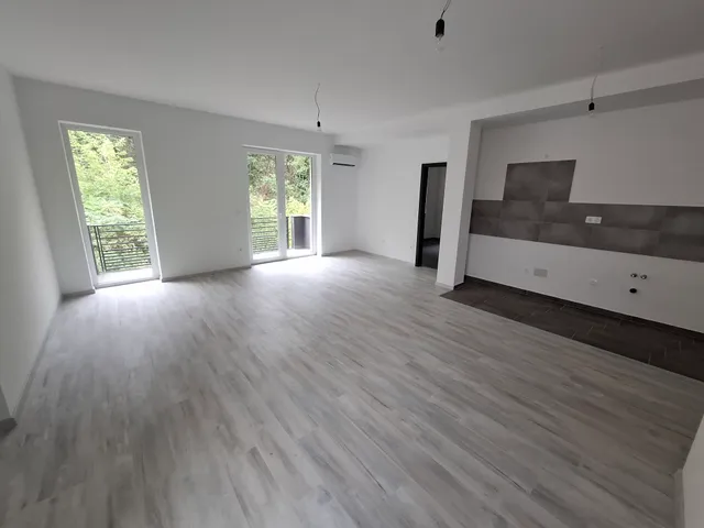 Eladó lakás Mende, Hársfa utca 94 nm