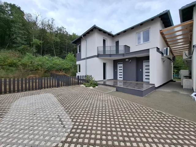 Eladó lakás Mende 89 nm