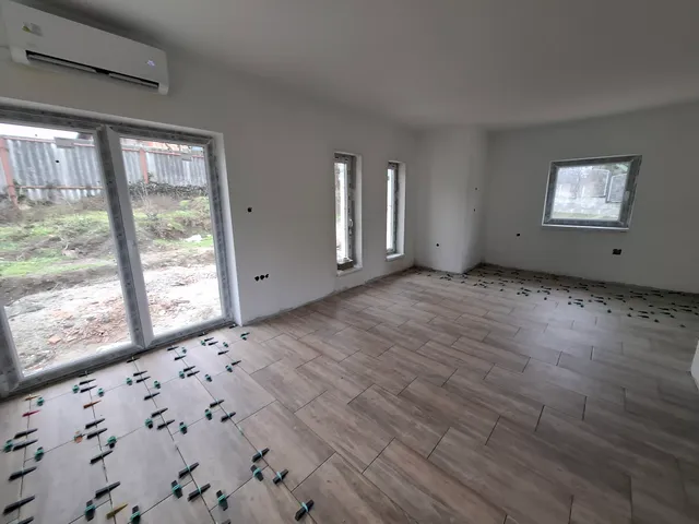 Eladó lakás Mende, Rét utca 72 nm