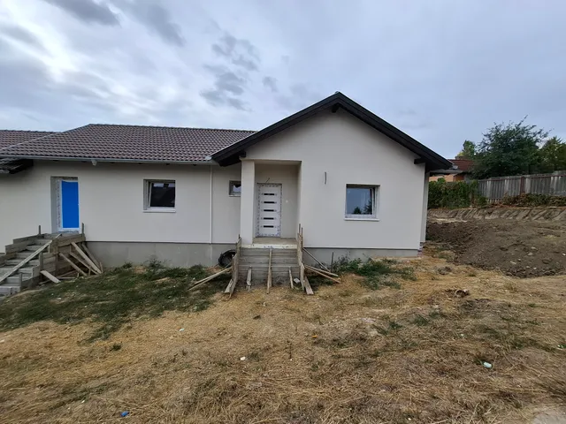 Eladó lakás Mende 72 nm