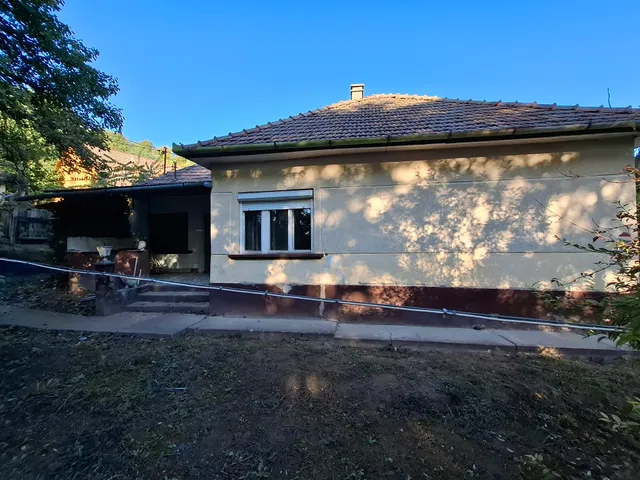 Eladó ház Úri 80 nm