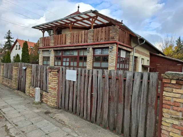 Eladó kereskedelmi és ipari ingatlan Gödöllő 190 nm