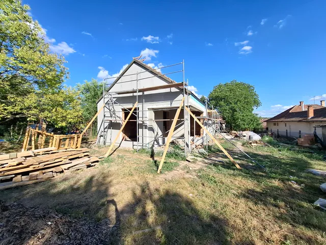 Eladó ház Mende, Pusztaszentistván, Kossuth Lajos utca 115 nm