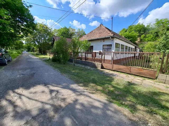 Eladó ház Úri, Szentistváni út 96 nm