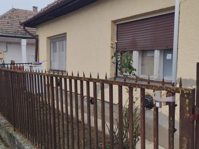 Eladó ház Úri 79 nm