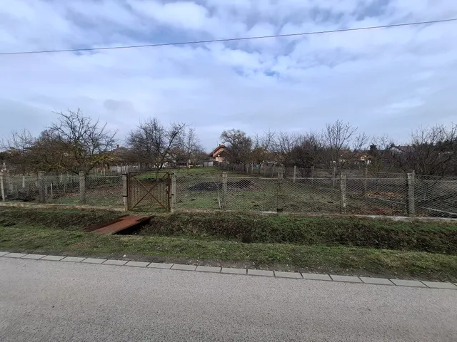 Eladó telek Szentmártonkáta 750 nm