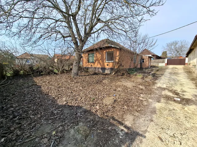 Eladó telek Mende, Jókai utca 510 nm