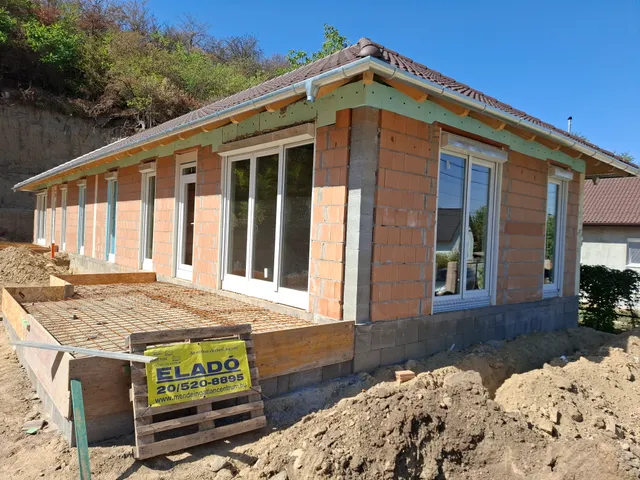 Eladó ház Mende 83 nm