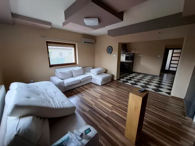 Kiadó ház Mende, Pusztaszentistván, Kossuth Lajos utca 69 nm