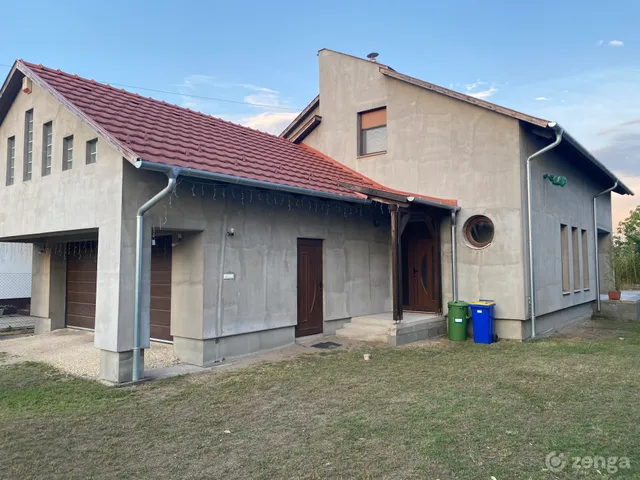 Eladó ház Cegléd 230 nm