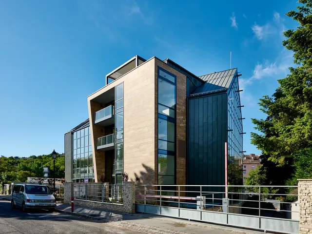 Kiadó kereskedelmi és ipari ingatlan Budapest I. kerület, Naphegy 318 nm