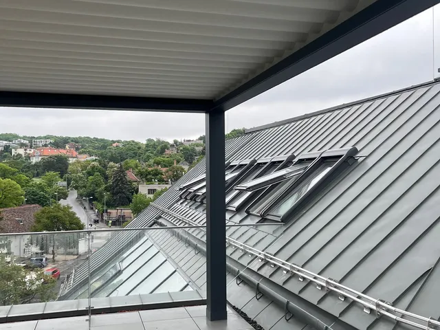 Kiadó kereskedelmi és ipari ingatlan Budapest I. kerület, Naphegy 132 nm