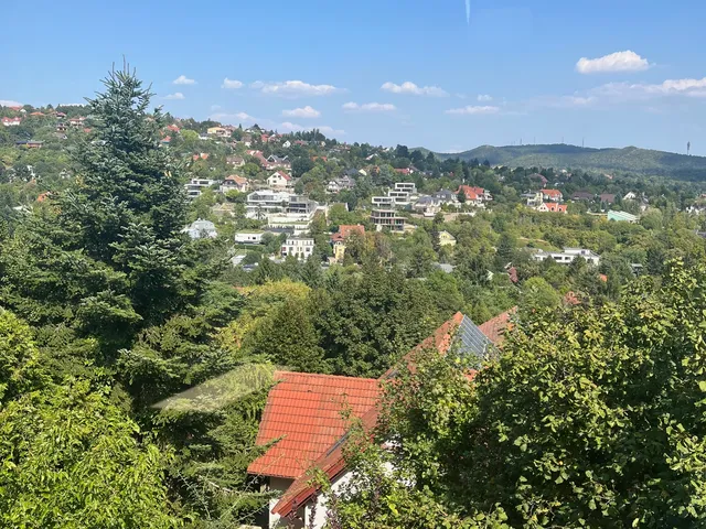 Kiadó ház Budapest II. kerület, Máriaremete 265 nm