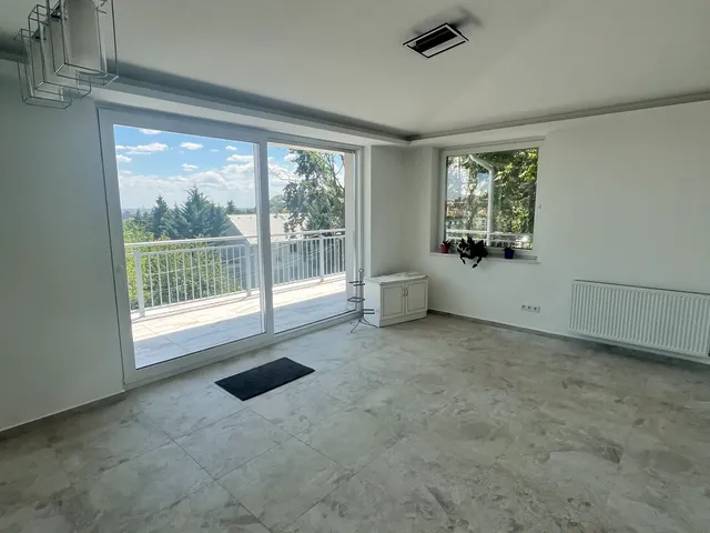 Kiadó lakás Budapest XII. kerület, Orbánhegy 210 nm