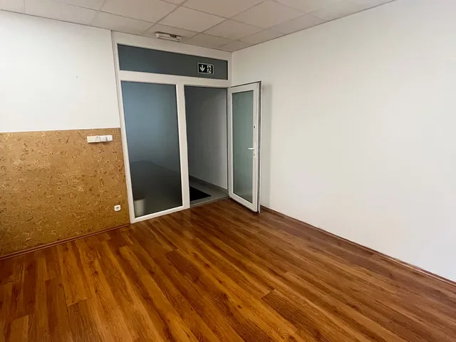 Kiadó kereskedelmi és ipari ingatlan Budapest XXI. kerület, Gyártelep 200 nm