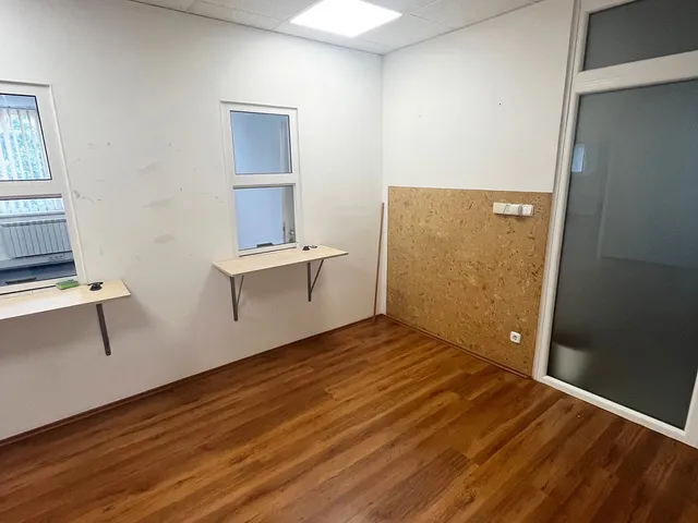 Kiadó kereskedelmi és ipari ingatlan Budapest XXI. kerület, Gyártelep 200 nm