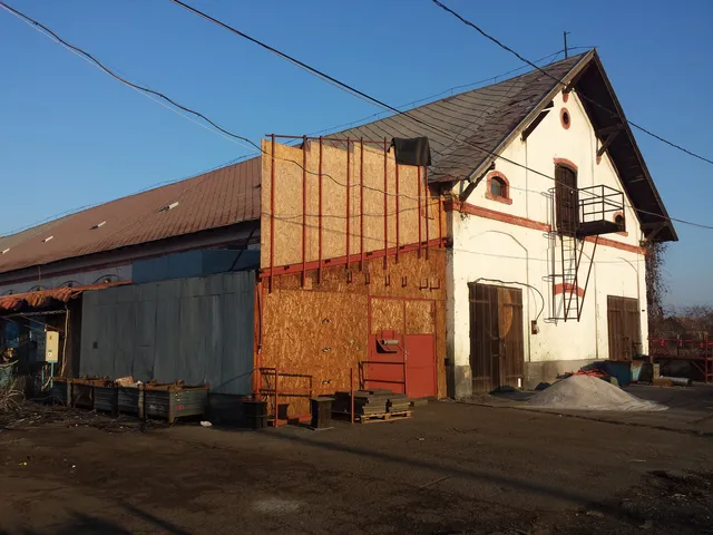 Eladó kereskedelmi és ipari ingatlan Martonvásár 2428 nm