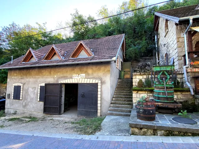 Eladó kereskedelmi és ipari ingatlan Érd, Ófalu 150 nm