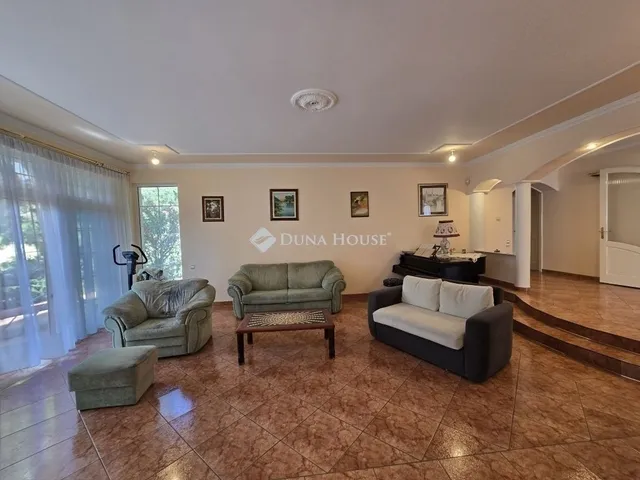 Eladó ház Érd 236 nm