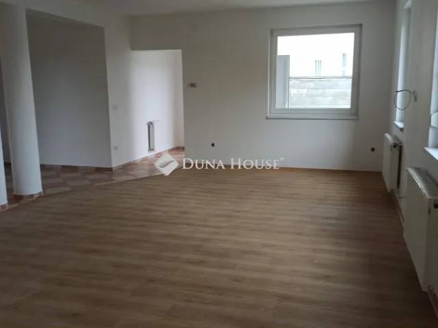 Kiadó ház Herceghalom 140 nm