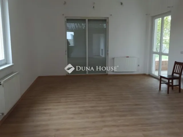 Kiadó ház Herceghalom 140 nm