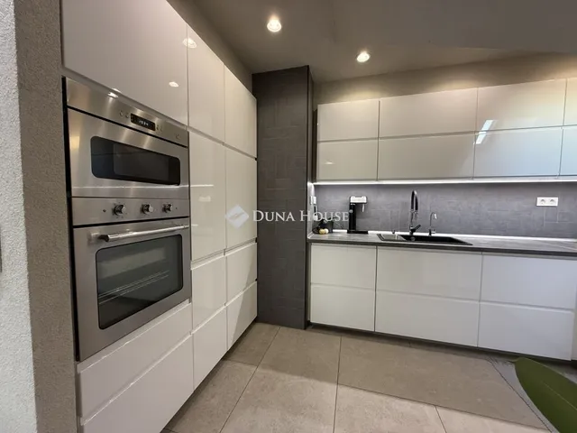 Eladó lakás Érd 150 nm