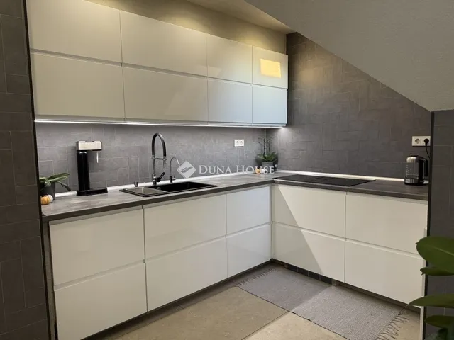 Eladó lakás Érd 150 nm