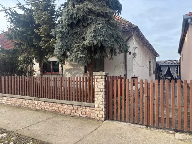 Eladó ház Nyúl 100 nm