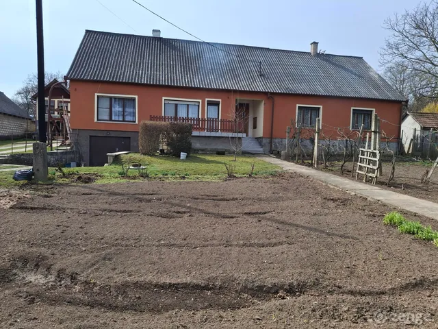 Eladó ház Bodmér 215 nm