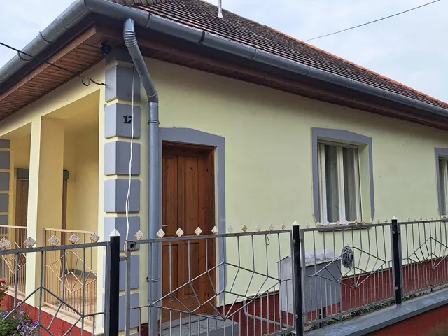 Eladó ház Kartal, Bartók Béla út 17. 75 nm