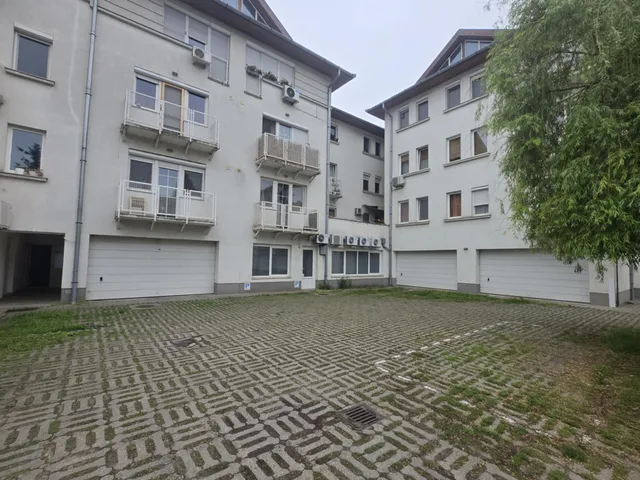 Eladó lakás Kecskemét, Belváros 72 nm