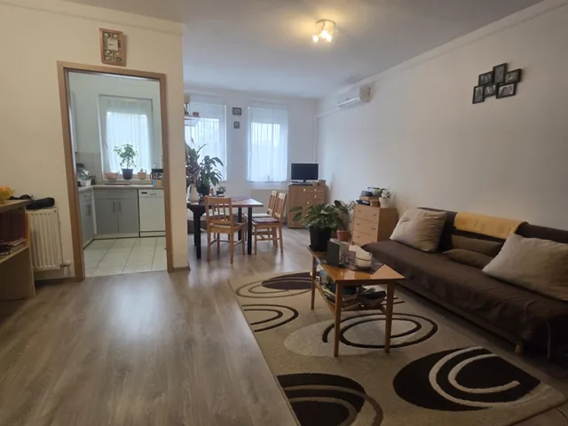 Eladó lakás Kecskemét, Belváros 72 nm