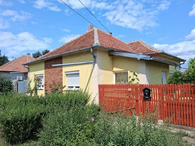 Eladó ház Törökszentmiklós, Alvég 80 nm