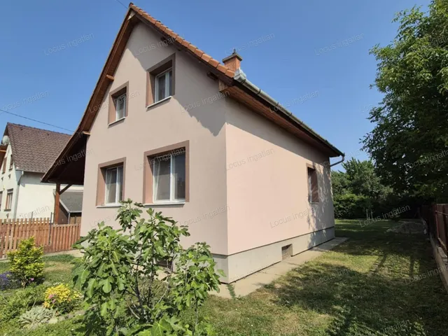 Eladó ház Szolnok, Alcsisziget 115 nm