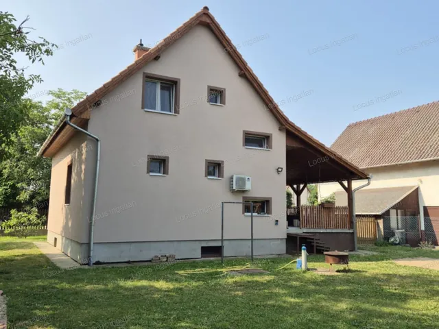 Eladó ház Szolnok, Alcsisziget 115 nm