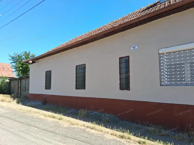 Eladó kereskedelmi és ipari ingatlan Törökszentmiklós, Felvég 136 nm