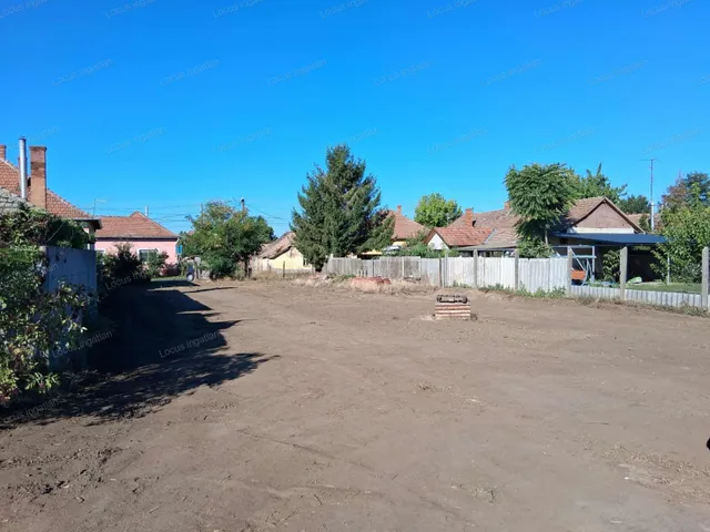 Eladó telek Törökszentmiklós, Alvég 2460 nm