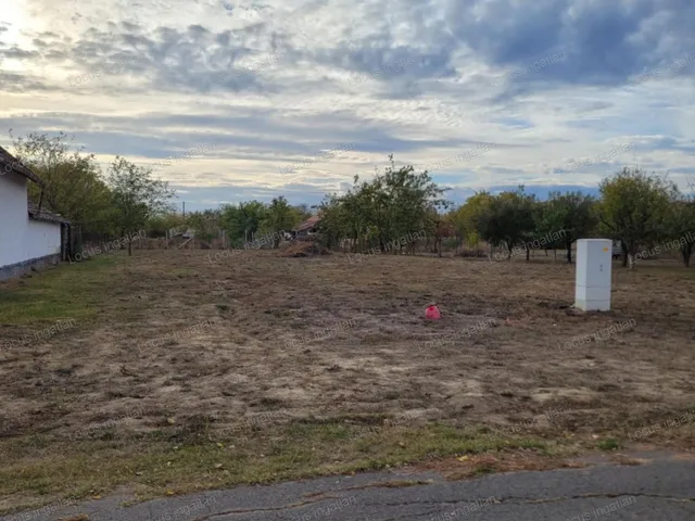 Eladó telek Törökszentmiklós 1100 nm