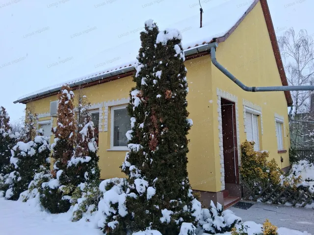 Eladó ház Tiszatenyő 74 nm