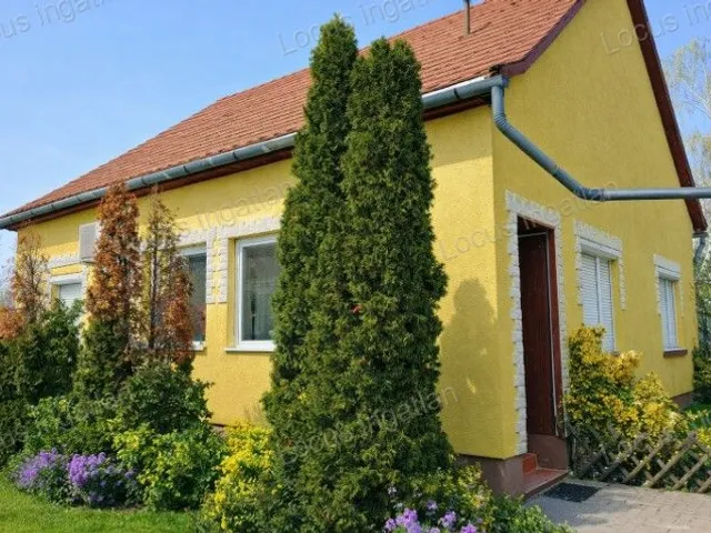 Eladó ház Tiszatenyő 74 nm