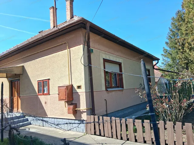 Eladó ház Tiszaföldvár 84 nm