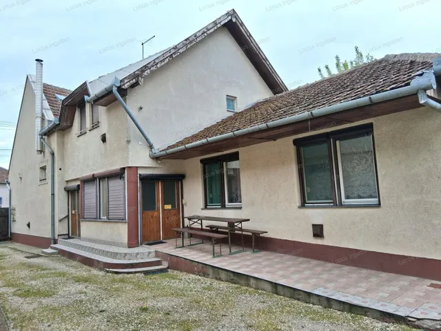 Eladó ház Törökszentmiklós 240 nm