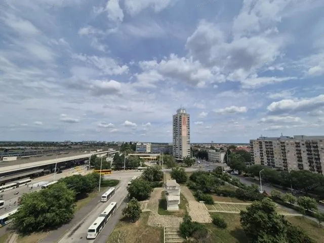 Eladó lakás Szolnok, Déli városrész 74 nm
