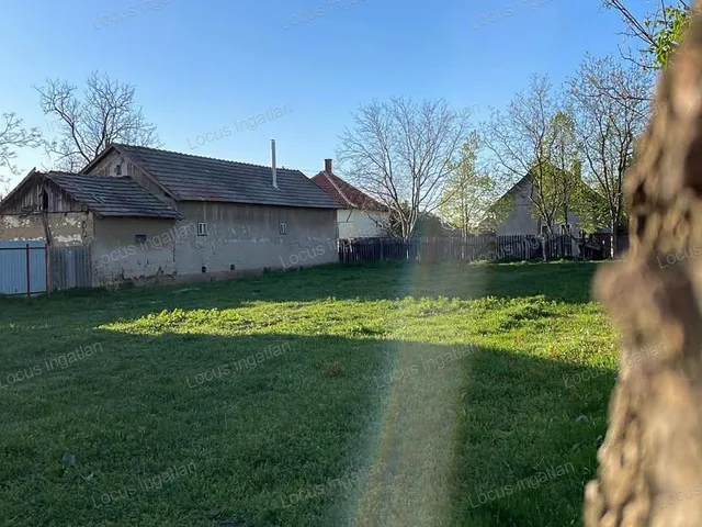 Eladó telek Törökszentmiklós 930 nm