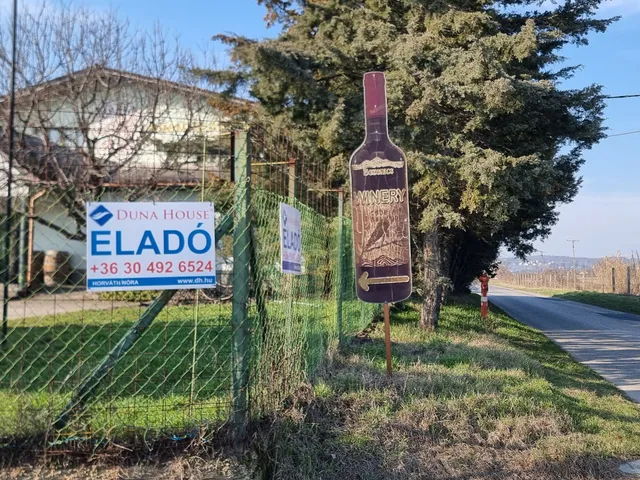 Eladó kereskedelmi és ipari ingatlan Keszthely, Kertváros 500 nm