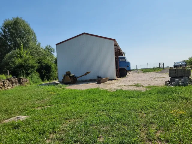 Eladó kereskedelmi és ipari ingatlan Pacsa, Külterület 100 nm